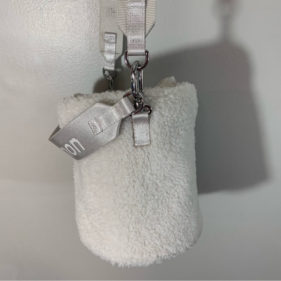 Lululemon Crossbody Fleece Bucket Bag White Cream - Picture 12 of 12